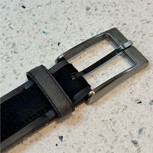 Men’s leather belt with suede accent.